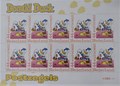 Donald Duck - Diversen  - Ontdek Duckstad! Vrolijke postzegels van haar bewoners - Postperikelen op de Noordpool, Box+Verzamelmap, Eerste druk (2010) (TNT post)