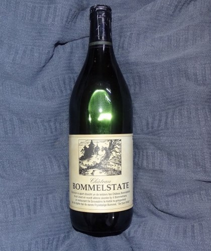 Marten Toonder - Fles rode wijn Chateau Bommelstate